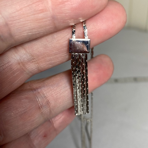 Petite and dainty silvertone Avon necklace - Picture 6 of 6